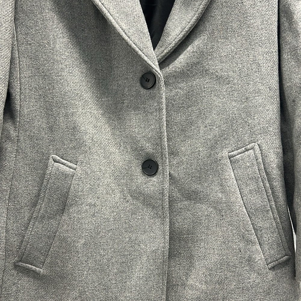 ZARA-LT GREY WOOL BLEND COAT W/2 SIDE SLANT POCKETS & 2 BLACK BUTTONS IN FRONT - Picture 3 of 14